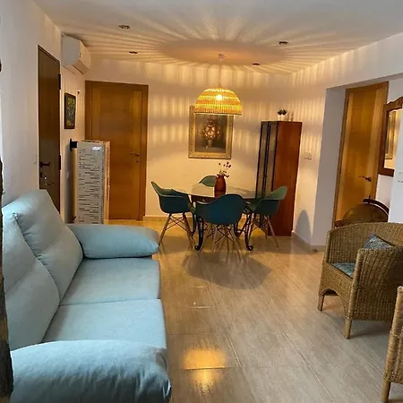 Homely Sol Poniente טורבייחה